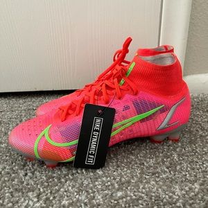 Nike dynamic fit soccer shoes